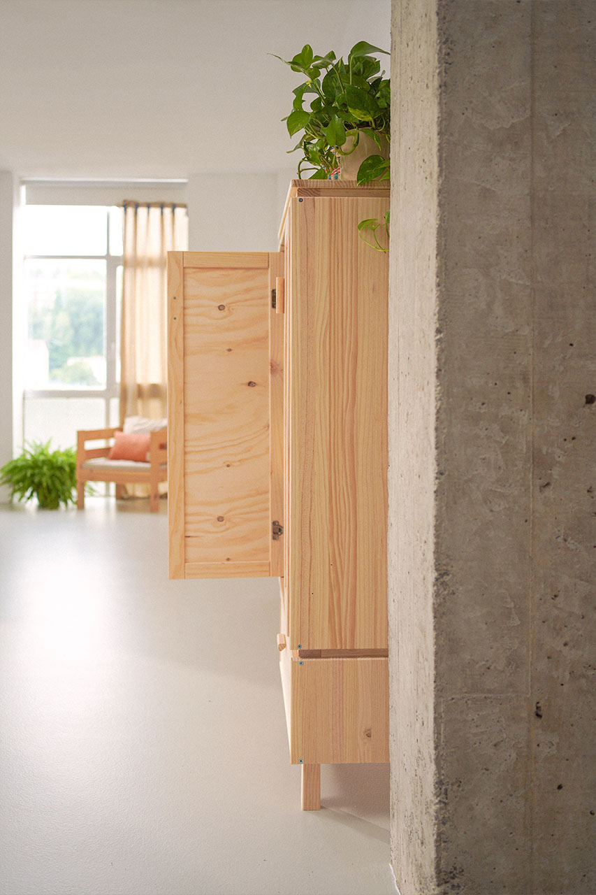 Imagen de ambiente 3 para:Armario bajo con cajón de madera natural